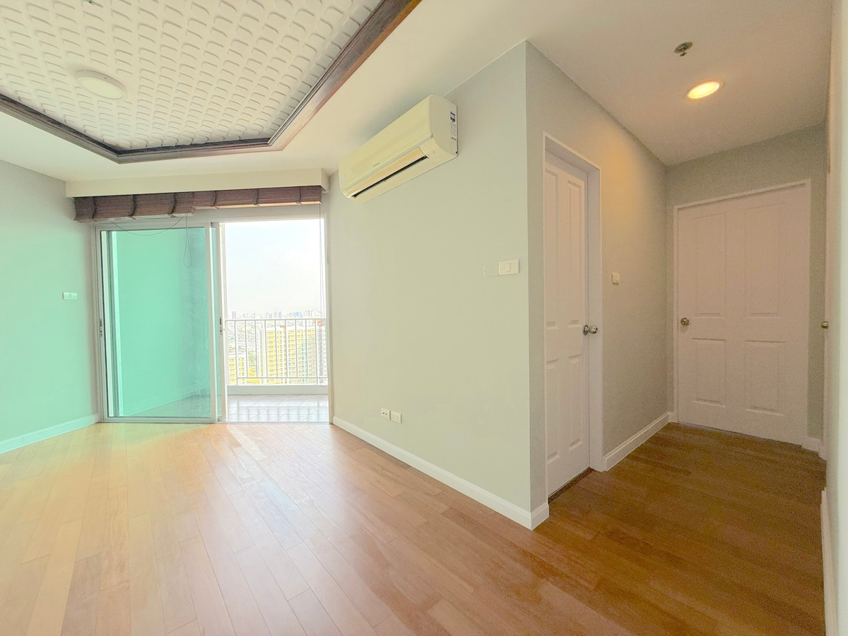 For SaleCondoRama9, Petchburi, RCA : 🔥 Urgent sale 🔥 Cheapest, beautiful room, right on the cover, corner room, very wide. Call 0619824959