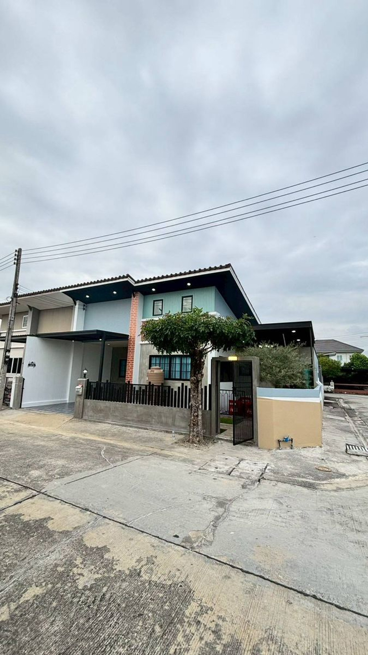 ขายทาวน์โฮมปทุมธานี รังสิต ธรรมศาสตร์ : ขายทาวน์เฮ้าส์ 1 ชั้นครึ่ง หมู่บ้าน V-Alive ลำลูกกา คลอง 8 เนื้อที่ 38.9 ตารางวา 4 ห้องนอน อำเภอลำลูกกา ตำบลลำลูกกา จังหวัดปทุมธานี