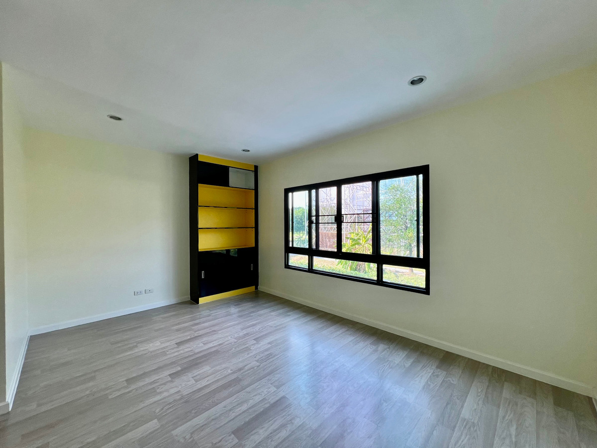 For SaleTownhomePattanakan, Srinakarin : Urgent Sale | Newly Renovated 3-Storey Townhome PATIO Srinakarin–Rama 9 | Prime Krungthep Kreetha Location