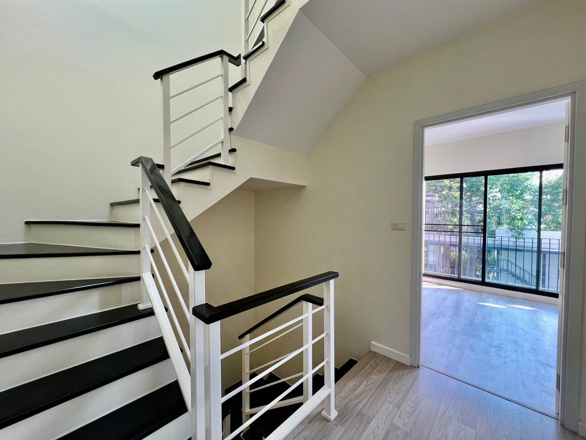For SaleTownhomePattanakan, Srinakarin : Urgent Sale | Newly Renovated 3-Storey Townhome PATIO Srinakarin–Rama 9 | Prime Krungthep Kreetha Location