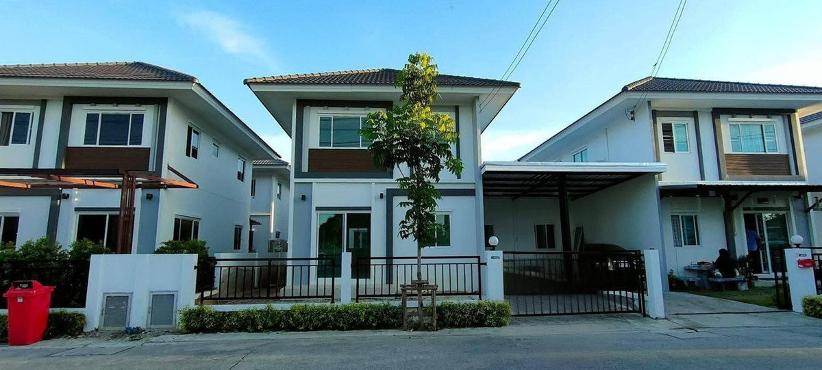 For RentSamut Prakan,Samrong : For rent, 2-story semi-detached house, quality project "Lalin Land C.O.Crip Theparak, price 17,000 baht.