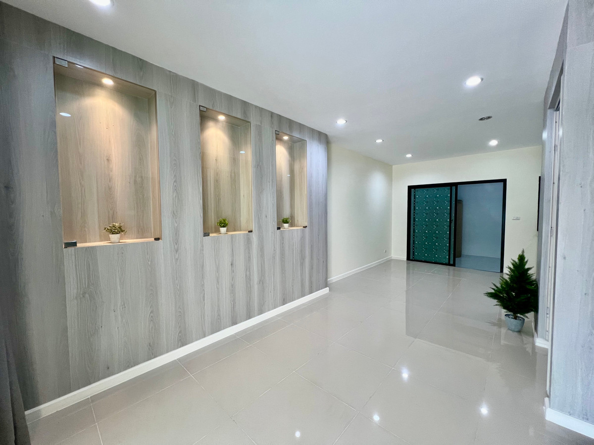 For SaleTownhomePattanakan, Srinakarin : Urgent Sale | Newly Renovated 3-Storey Townhome PATIO Srinakarin–Rama 9 | Prime Krungthep Kreetha Location