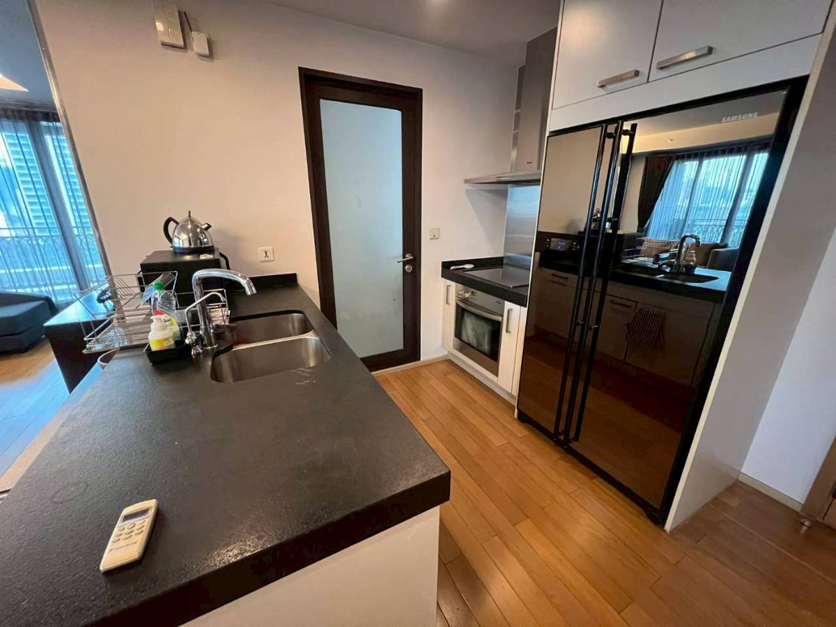 For RentCondoWitthayu, Chidlom, Langsuan, Ploenchit : Luxury condo for rent, Prive by Sansiri | Ploenchit ✨ Luxury condo in the heart of the city, near BTS Ploenchit, comfortable, private, suitable for executives & expats🏙 3 bedrooms | 4 bathrooms 📐 large size 156 sq m. | 10th floor