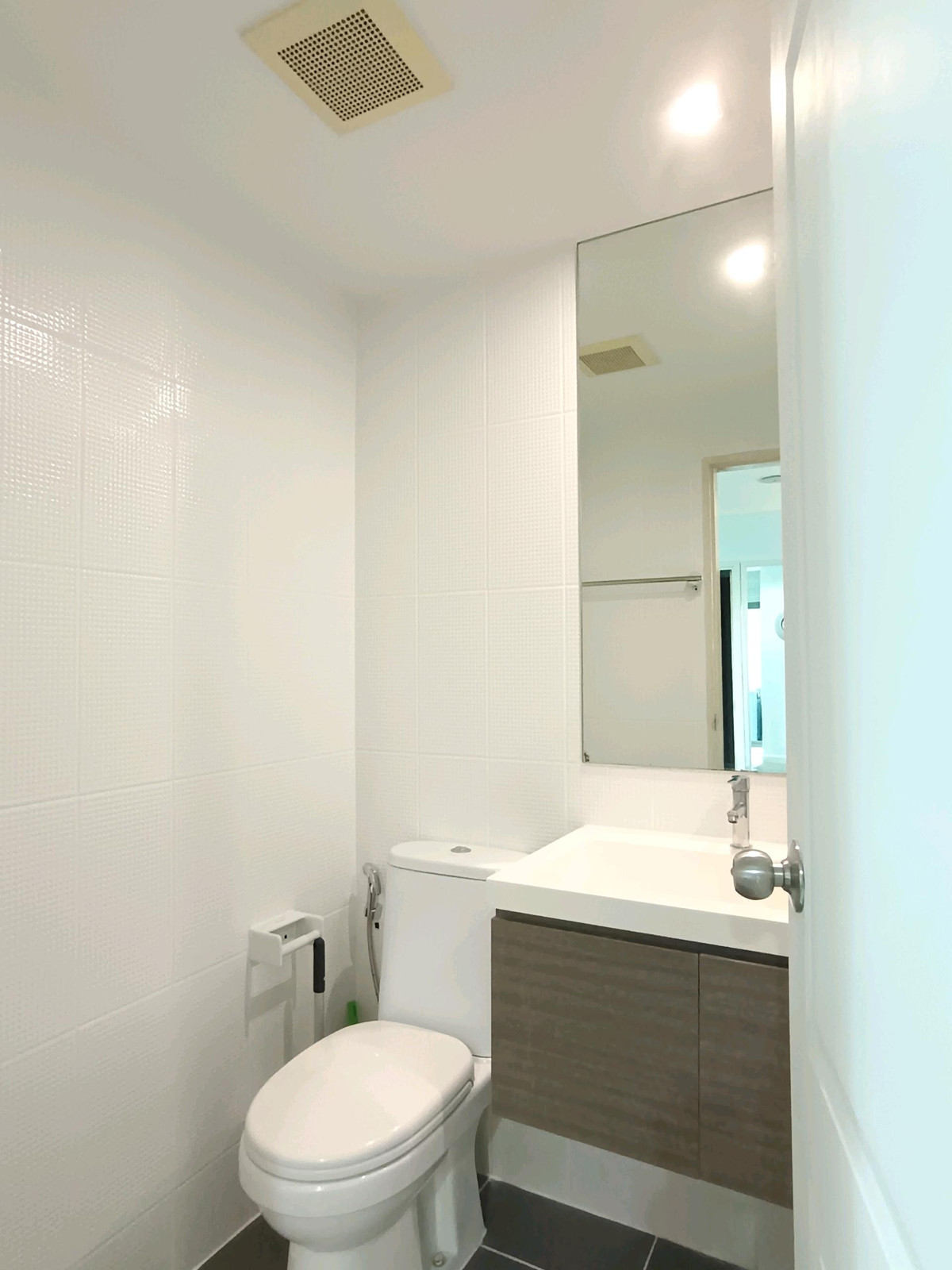 For RentCondoChaengwatana, Muangthong : 🔥For Rent Immediately🔥 Owner offering for rent B Campus Prachachuen condo, 2 bedrooms, 1 bathroom, 47 sq m corner unit, breezy, fully furnished and equipped with appliances❗