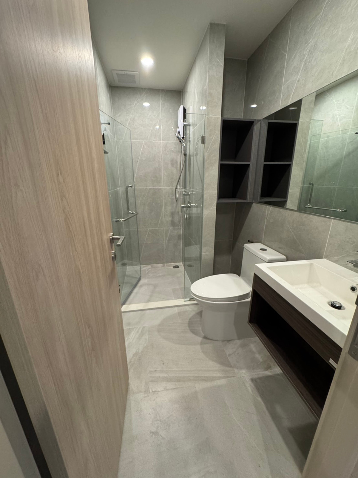 For RentCondoRama9, Petchburi, RCA : 🔥For Rent Now🔥 Noble New District R9, 2 Bedrooms, Beautiful View, Fully Furnished, Ready to Move In, Near MRT Rama 9