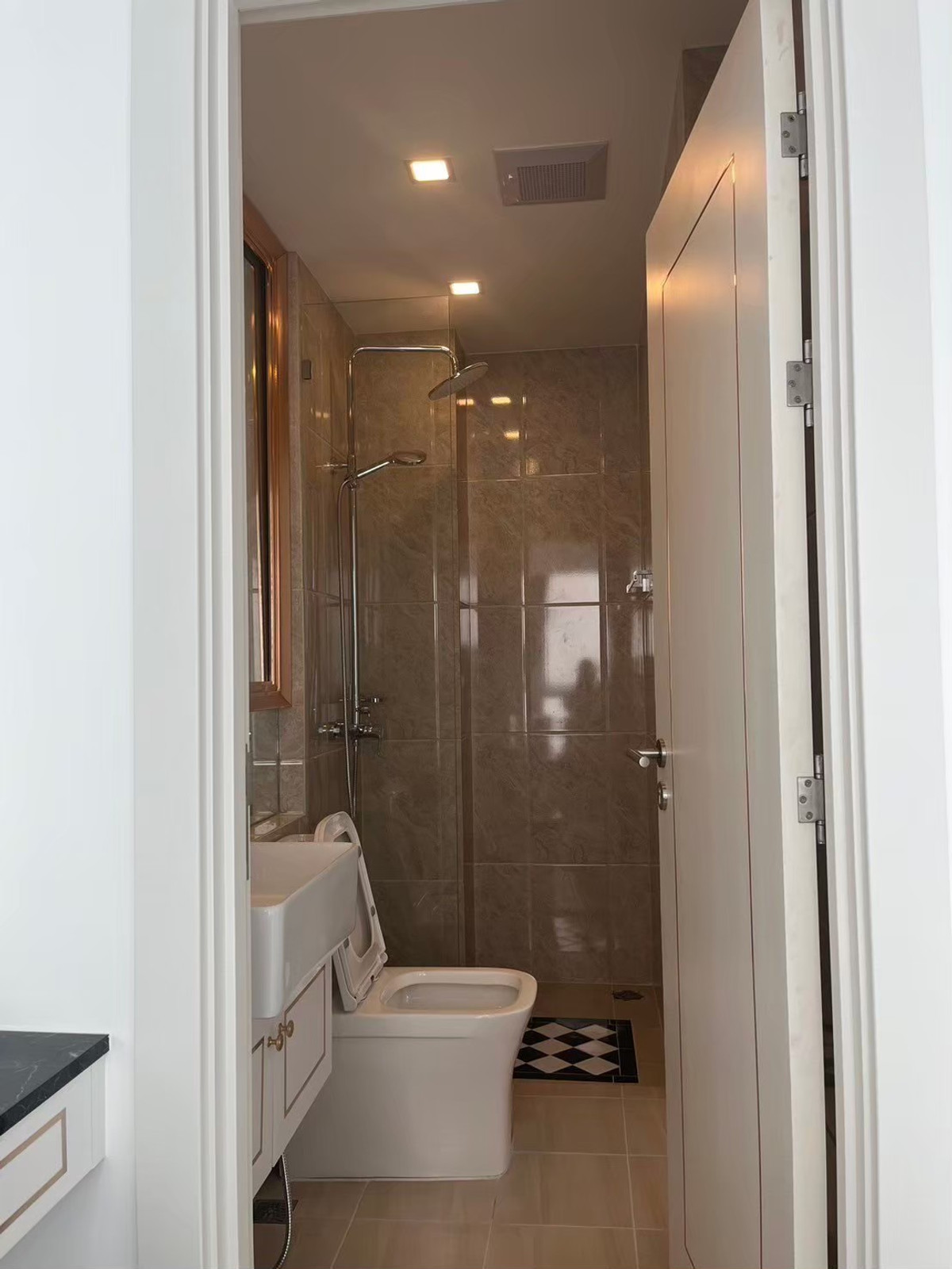 ขายคอนโดพัทยา บางแสน ชลบุรี สัตหีบ : ขายคอนโด Empire 1 Bedroom (S03-2188)