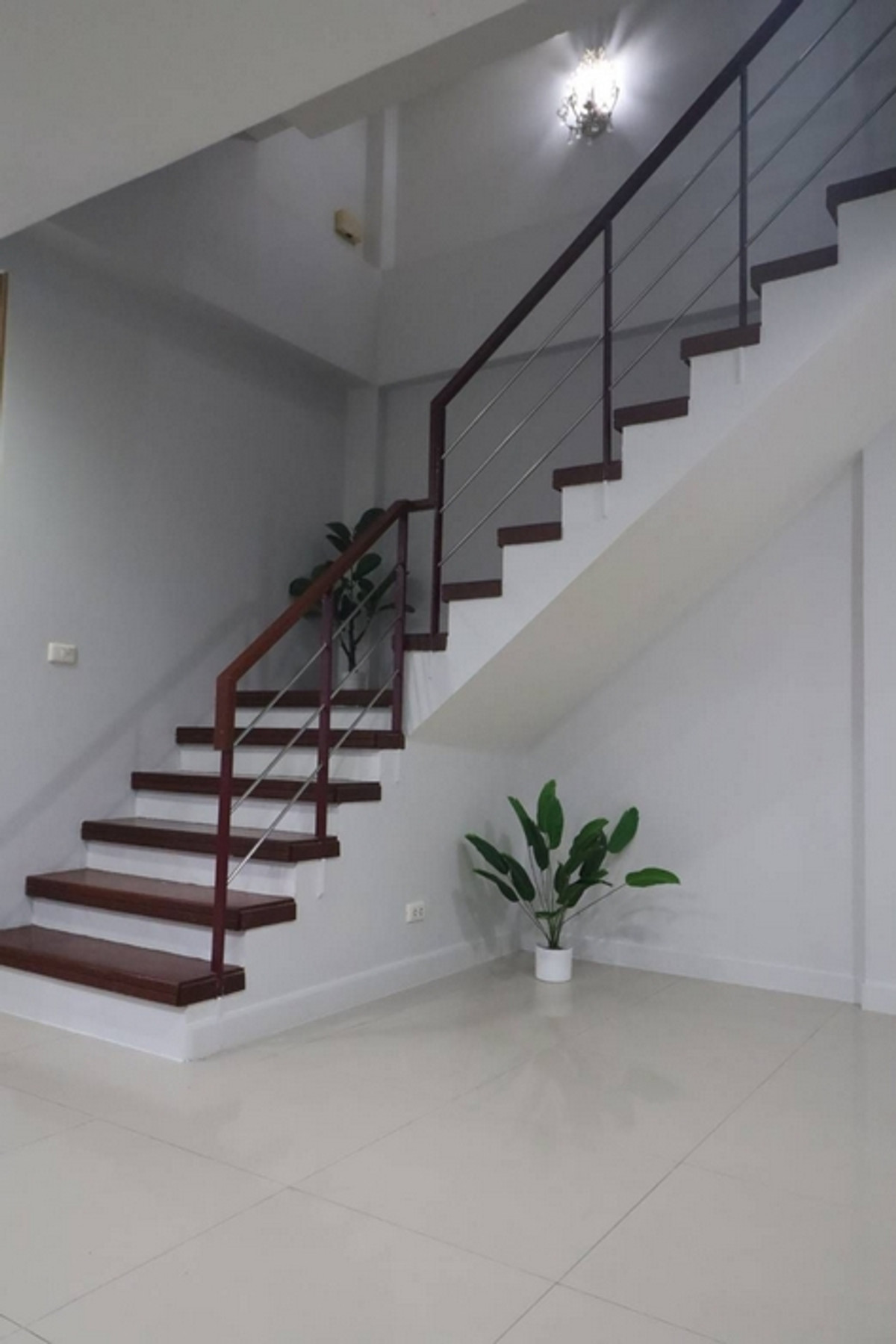 ขายทาวน์โฮมพระราม 3 สาธุประดิษฐ์ : ขายทาวน์โฮม ธนาพัฒน์ เฮ้าส์ 3 ชั้น ซอยนนทรี 20 ขนาด 23 ตรว. ตกแต่งใหม่