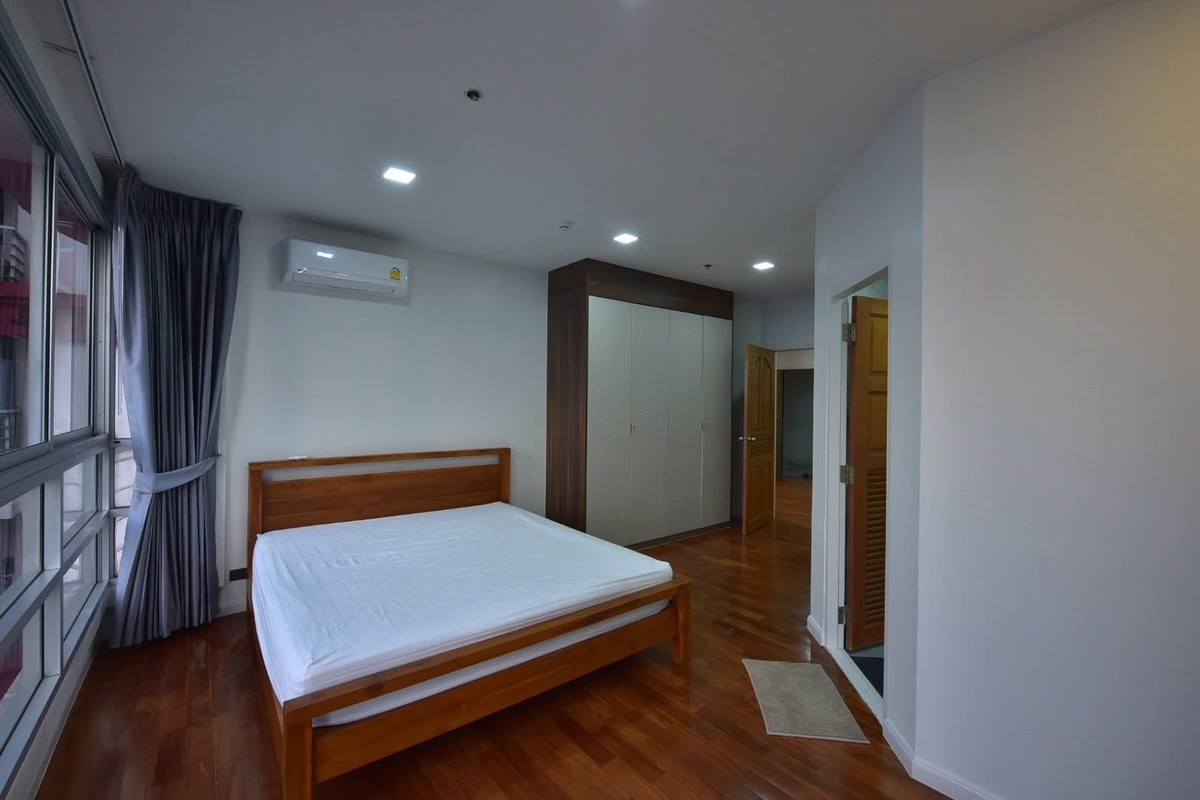 For RentCondoRatchathewi,Phayathai : ★ Pathumwan Resort ★ 78 sq m., 10th floor (2 bedrooms, 2 bathrooms), ★ near BTS Phaya Thai and Airport Link Phaya Thai ★ near Siam Paragon, Siam Square ★ many amenities ★ complete electrical appliances ★