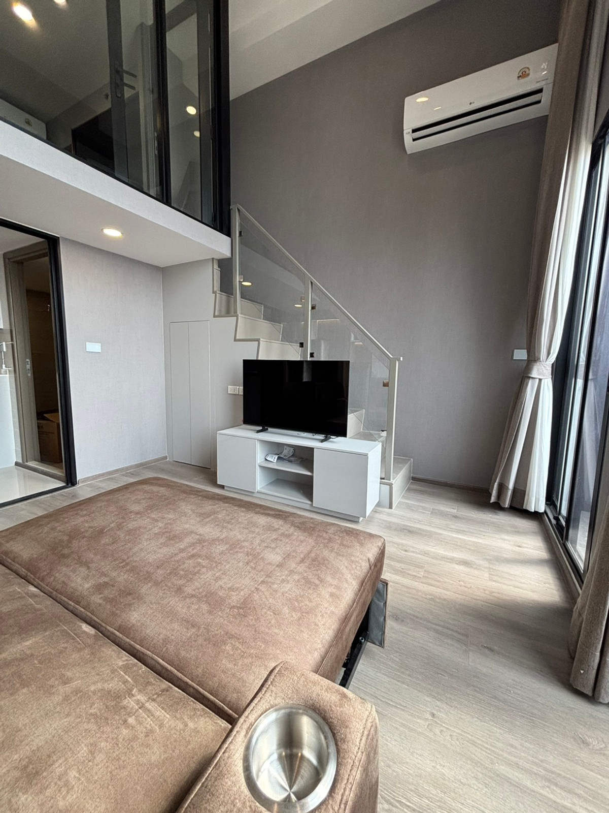 For RentCondoOnnut, Udomsuk : For rent: KnightsBridge Space Sukhumvit-Rama 4 | Ceiling height 4.2 m. | Beautiful room, fully furnished | Near MRT Convention Center