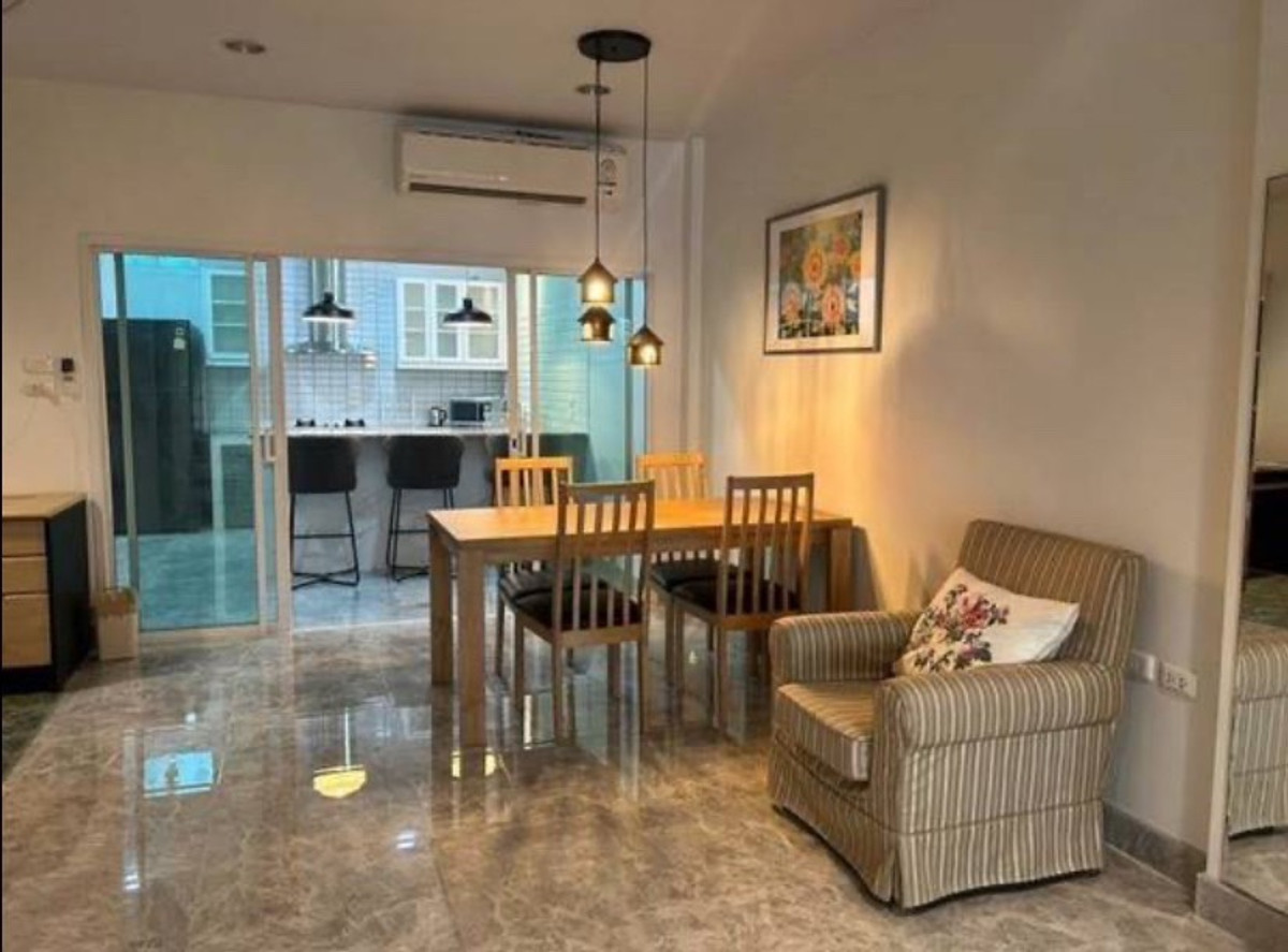For RentTownhomeSamut Prakan,Samrong : Rent Baan Klang Muang British Town Srinakarin near TSIS fully furnished