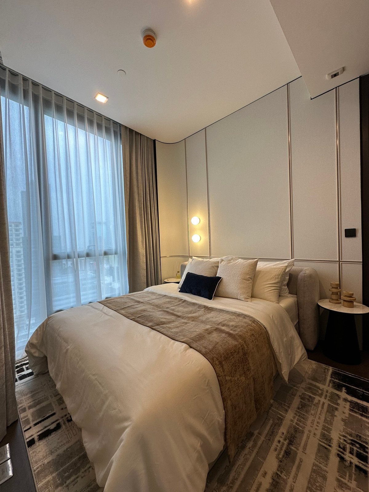 For SaleCondoSukhumvit, Asoke, Thonglor : Bedroom bedroom Bathroom 𝟗𝟔 sq m. Pets allowed🐱Best deal starts at 𝟐𝟕 million baht*𝟬𝟴𝟭-𝟵𝟴𝟯-𝟲𝟲𝟮𝟱