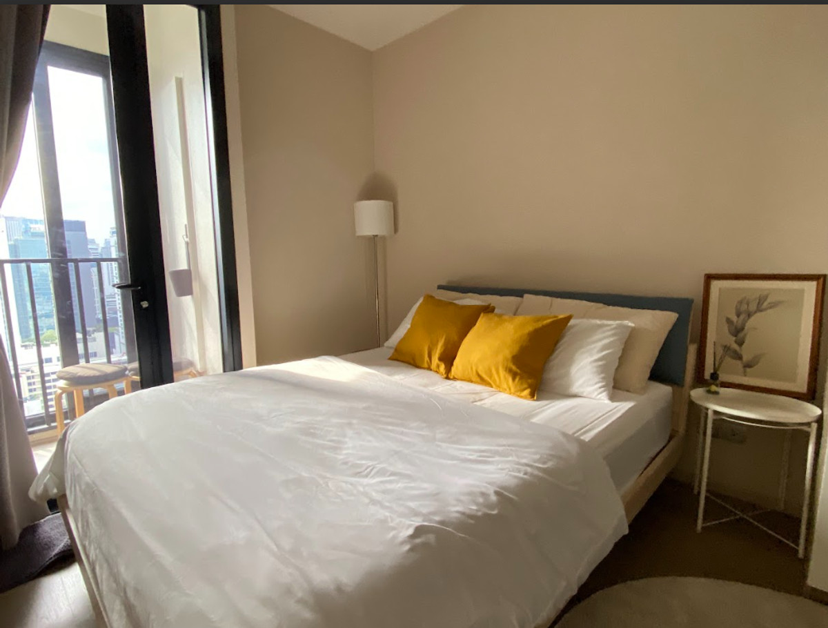 For RentCondoSukhumvit, Asoke, Thonglor : For rent Ashton Asoke. Beautiful unit, decorated in a minimalist and relaxing style, great price, and conveniently located with easy transportation.