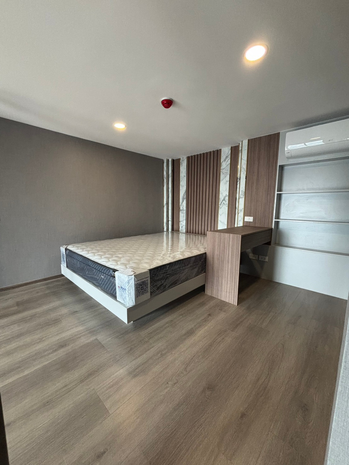 For RentCondoOnnut, Udomsuk : For rent: KnightsBridge Space Sukhumvit-Rama 4 | Ceiling height 4.2 m. | Beautiful room, fully furnished | Near MRT Convention Center