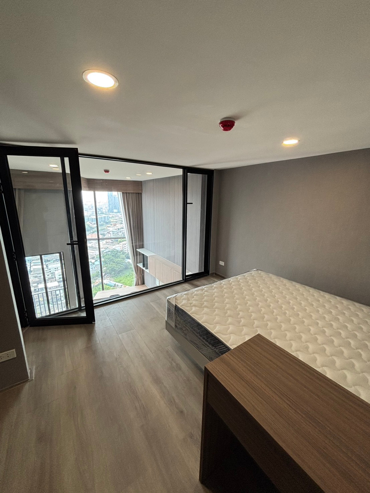 For RentCondoOnnut, Udomsuk : For rent: KnightsBridge Space Sukhumvit-Rama 4 | Ceiling height 4.2 m. | Beautiful room, fully furnished | Near MRT Convention Center