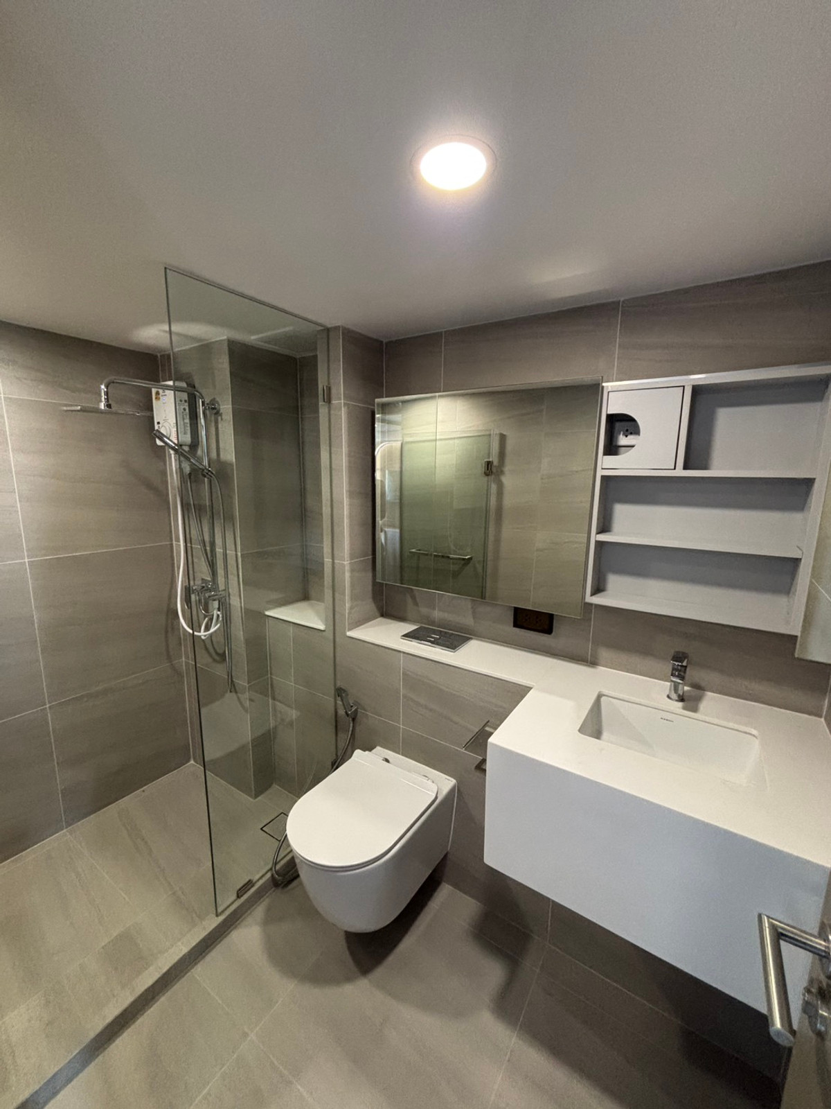 For RentCondoOnnut, Udomsuk : For rent: KnightsBridge Space Sukhumvit-Rama 4 | Ceiling height 4.2 m. | Beautiful room, fully furnished | Near MRT Convention Center