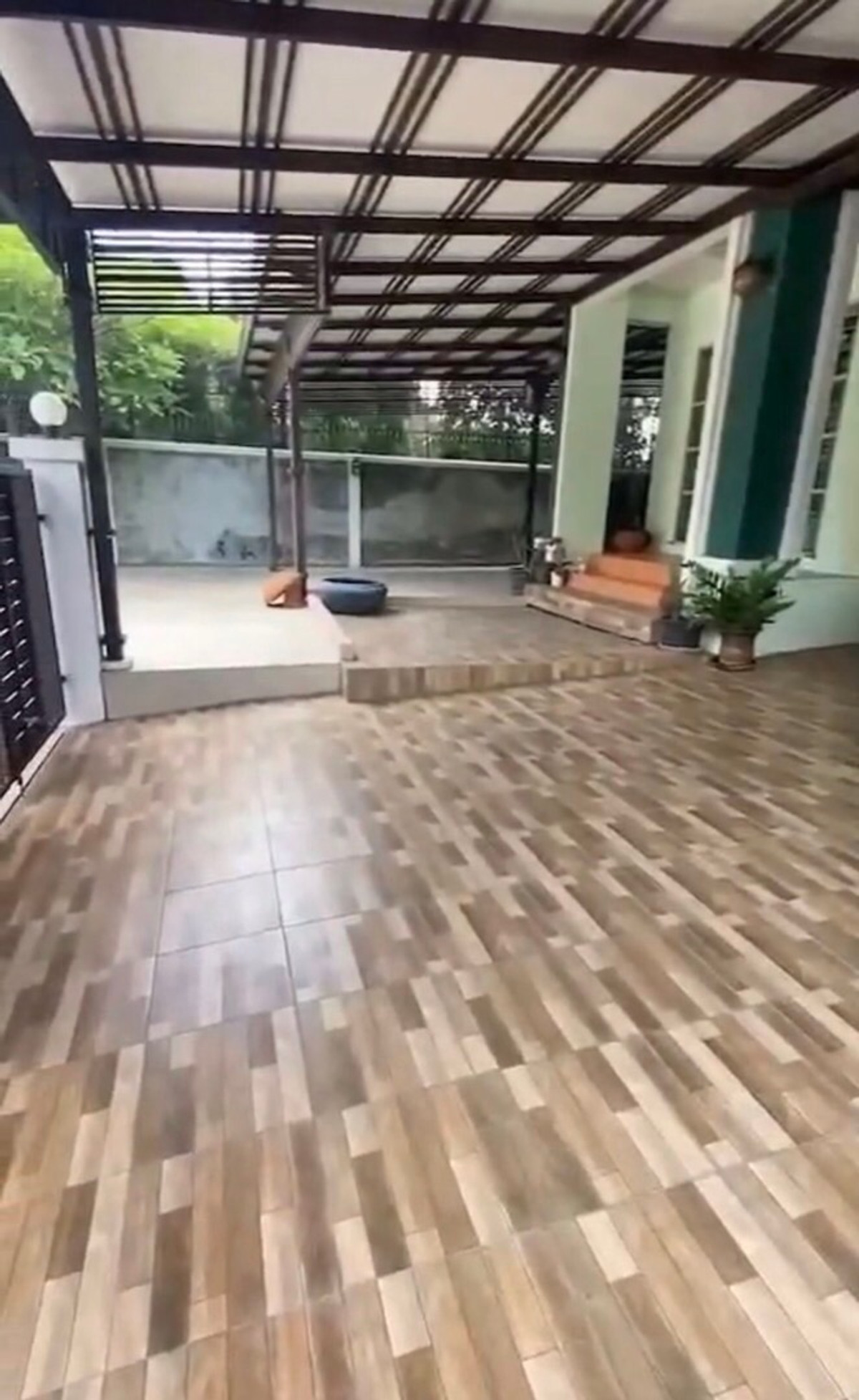 ขายบ้านมีนบุรี-ร่มเกล้า : ขายด่วนบ้านวรารมย์ ของโครงการ Q-House ติดถนนใหญ่ มีนบุรี กรุงเทพมหานคร