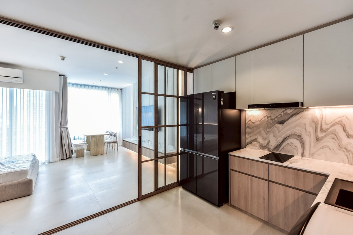 For SaleCondoRatchathewi,Phayathai : Villa Rachatewi【𝐒𝐄𝐋𝐋 & 𝐑𝐄𝐍𝐓】🔥A bright, elegant, and classic-toned room that creates a sophisticated and inviting atmosphere.🔥 Contact Line ID: @hacondo