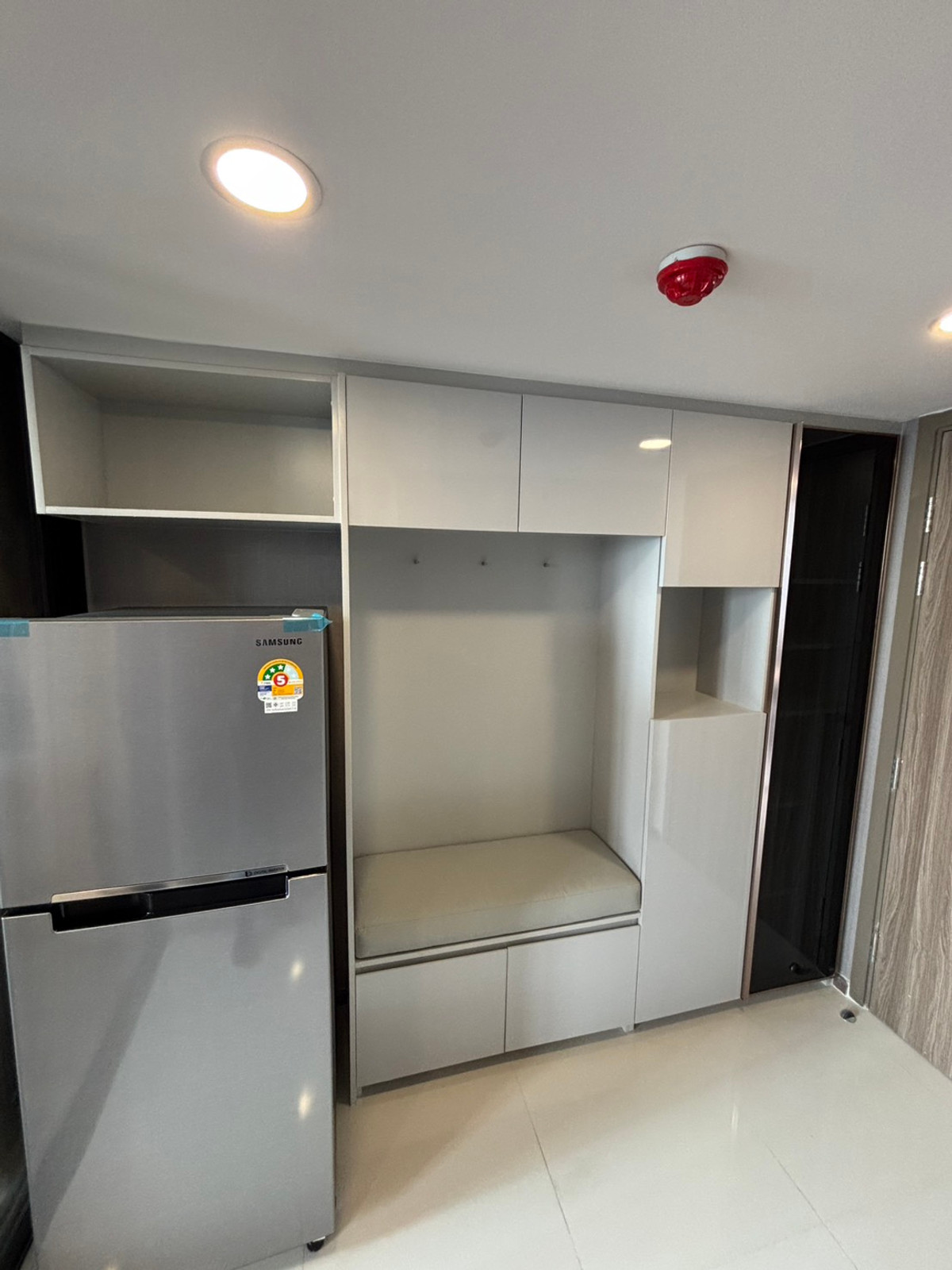 For RentCondoOnnut, Udomsuk : For rent: KnightsBridge Space Sukhumvit-Rama 4 | Ceiling height 4.2 m. | Beautiful room, fully furnished | Near MRT Convention Center