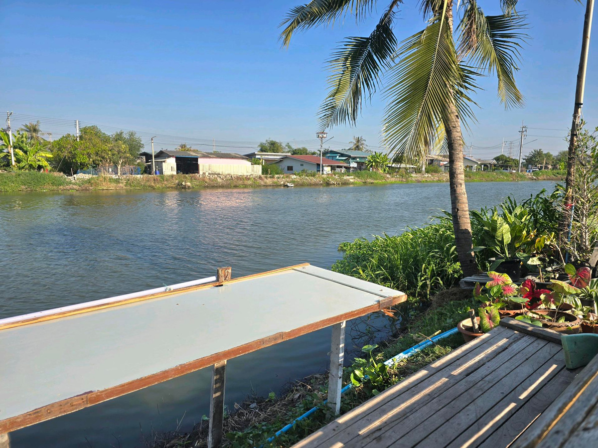 For RentHouseNakhon Pathom : Room for rent daily/monthly Located in Bang Pla Subdistrict, Bang Len District, Nakhon Pathom.