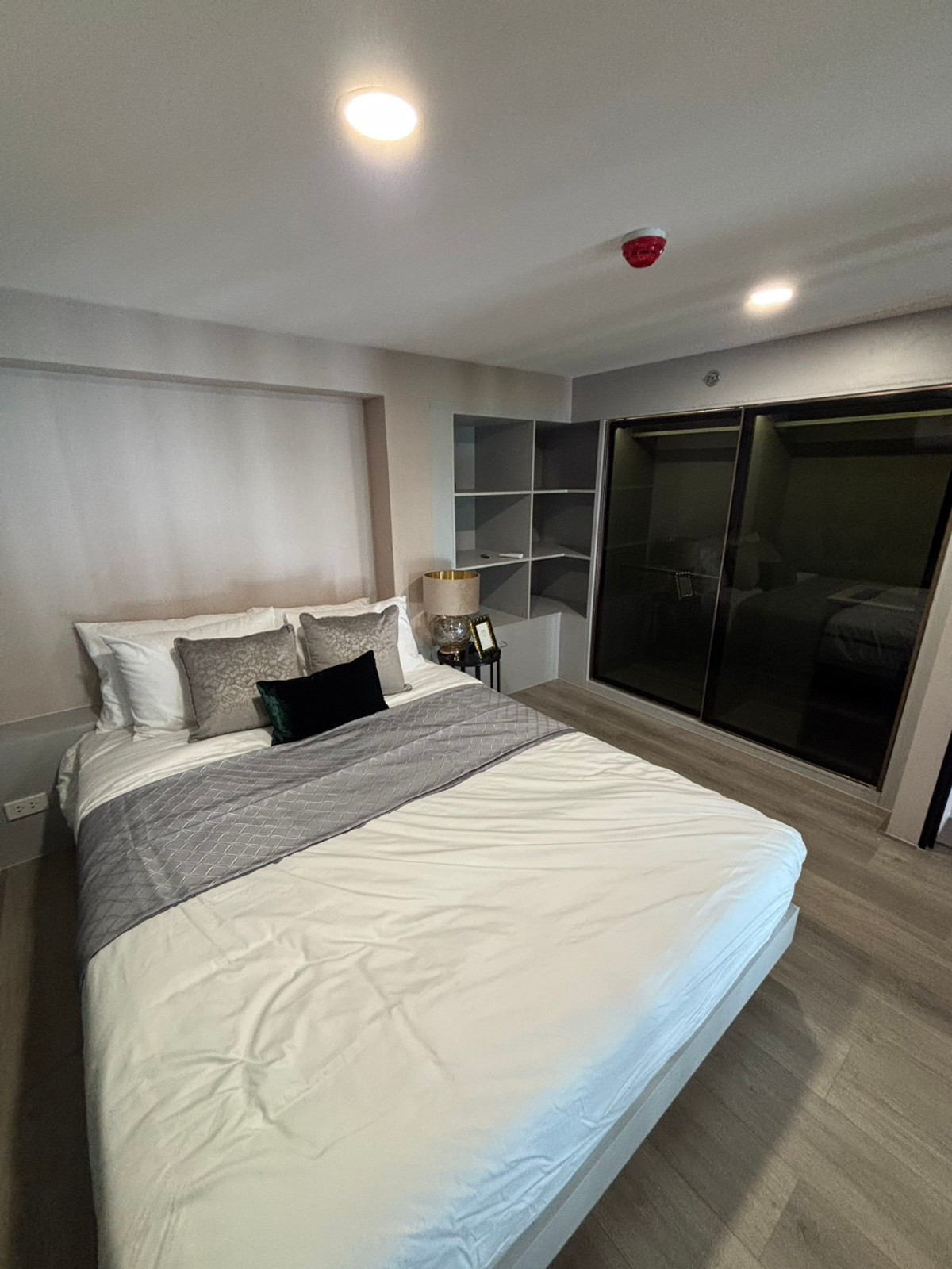 For RentCondoOnnut, Udomsuk : Best Deal! KnightsBridge Space Rama 4 | Corner room, open view | Fully Furnished | Ready to move in