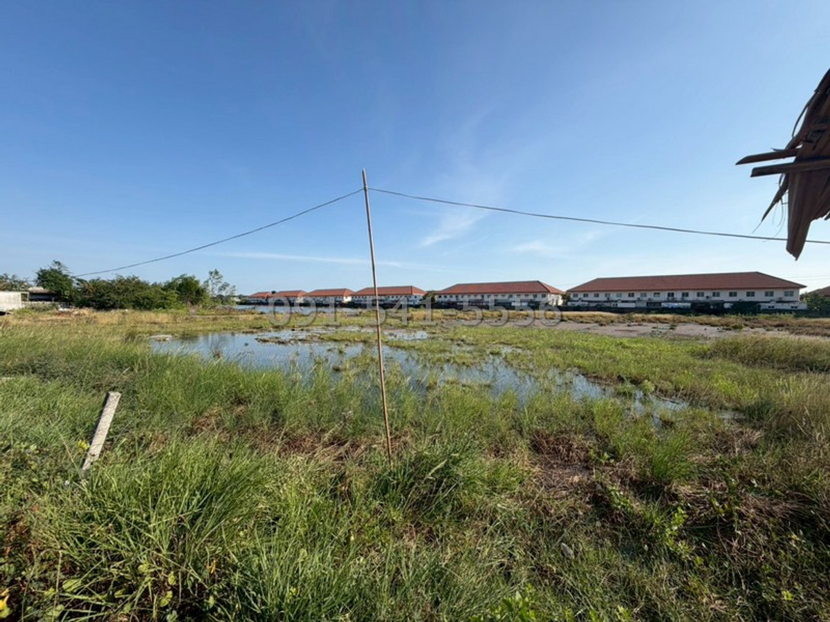 For SaleLandSamut Prakan,Samrong : 2 plots of land for sale, next to Pracha Uthit Road 90, yellow city plan, total area 15-3-98 rai, very wide frontage.