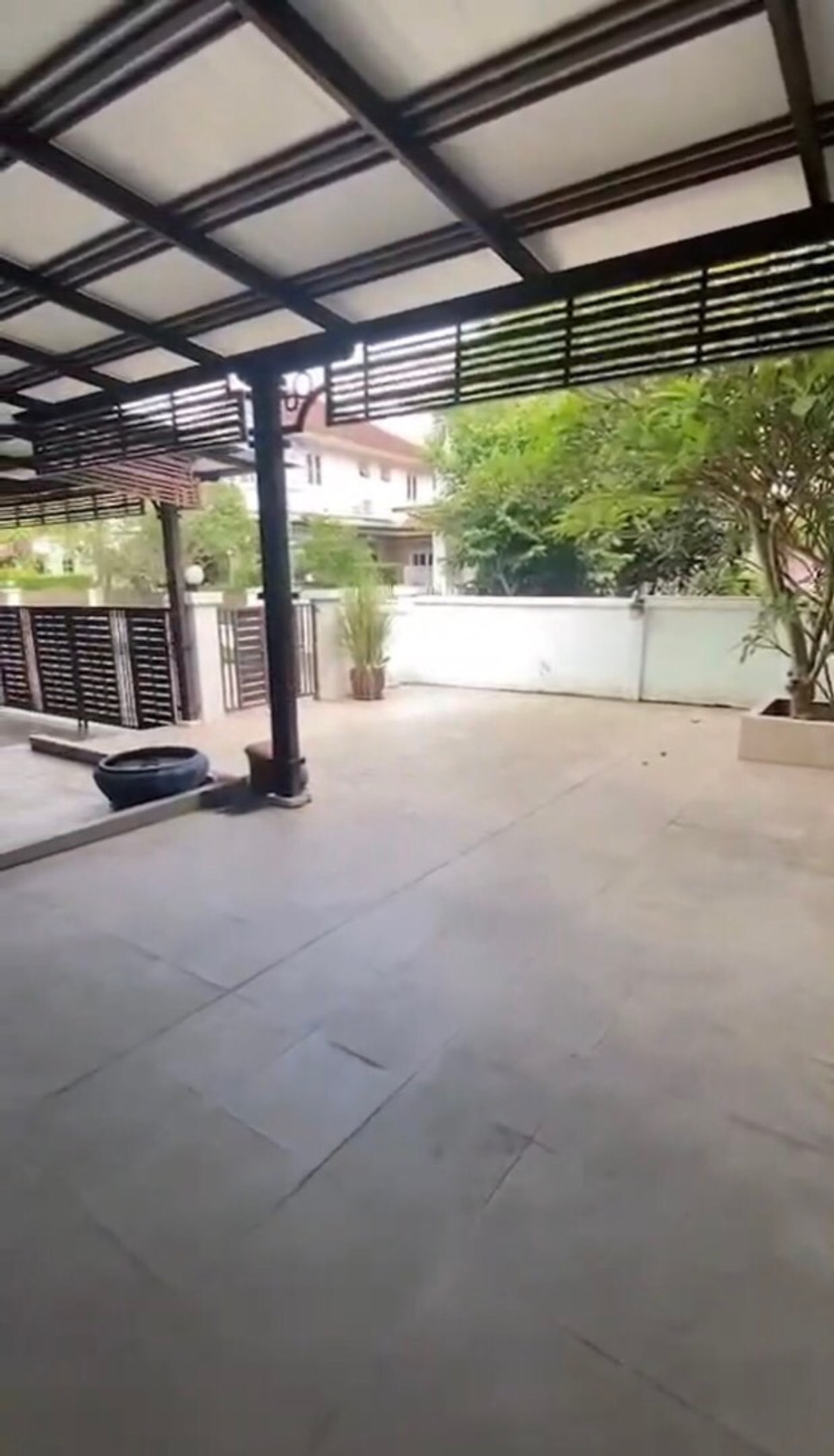 ขายบ้านมีนบุรี-ร่มเกล้า : ขายด่วนบ้านวรารมย์ ของโครงการ Q-House ติดถนนใหญ่ มีนบุรี กรุงเทพมหานคร