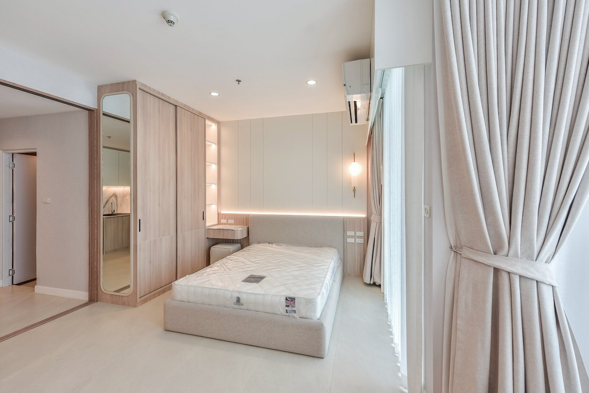 CondoRatchathewi,Phayathai : Villa Rachatewi【𝐒𝐄𝐋𝐋 & 𝐑𝐄𝐍𝐓】🔥A bright, elegant, and classic-toned room that creates a sophisticated and inviting atmosphere.🔥 Contact Line ID: @hacondo