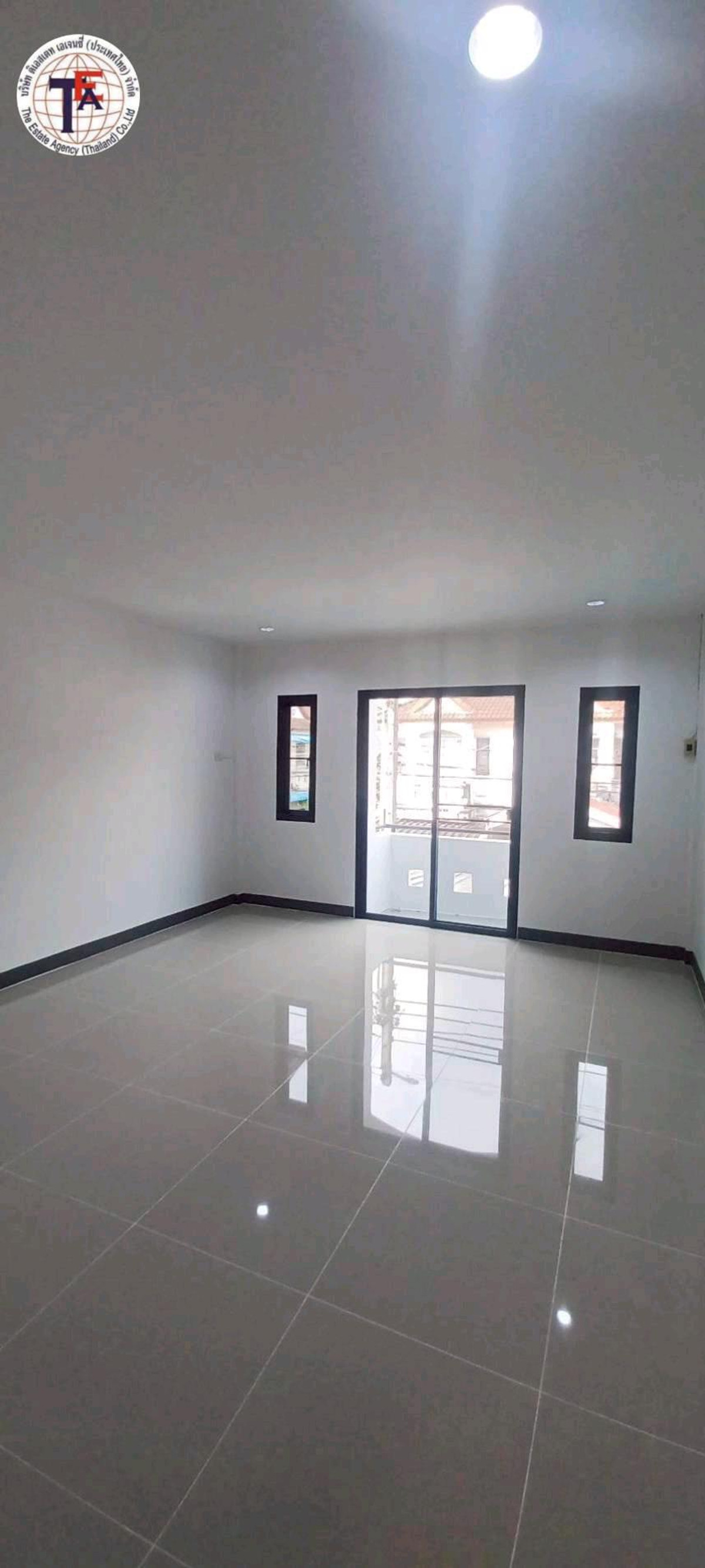 ขายทาวน์โฮมนวมินทร์ รามอินทรา : ขายทาวน์เฮ้าส์ 2 ชั้น หมู่บ้านเคซี รามอินทรา 1 หทัยราษฎร์ 39 ซอย 17  ไทยรามัญ เลียบคลองสอง สำนักงานเขตคลองสามวา มีนบุรี แฟชั่นไอส์แลนด ์ซาฟารีเวิลด ์โรงพยาบาลสินแพทย ์ โรงพยาบาลนพรัตน์ รามอินทรารถ ไฟฟ้าสีชมพู