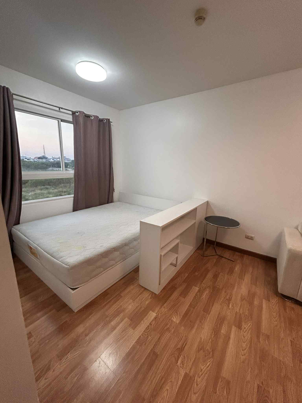 ให้เช่าคอนโดนครปฐม : เดอะทรัสต์นครปฐม  ชั้น 3 ใกล้ลิฟท์ วิวองค์พระ 7,000 บาทมีเครื่องซักผ้า