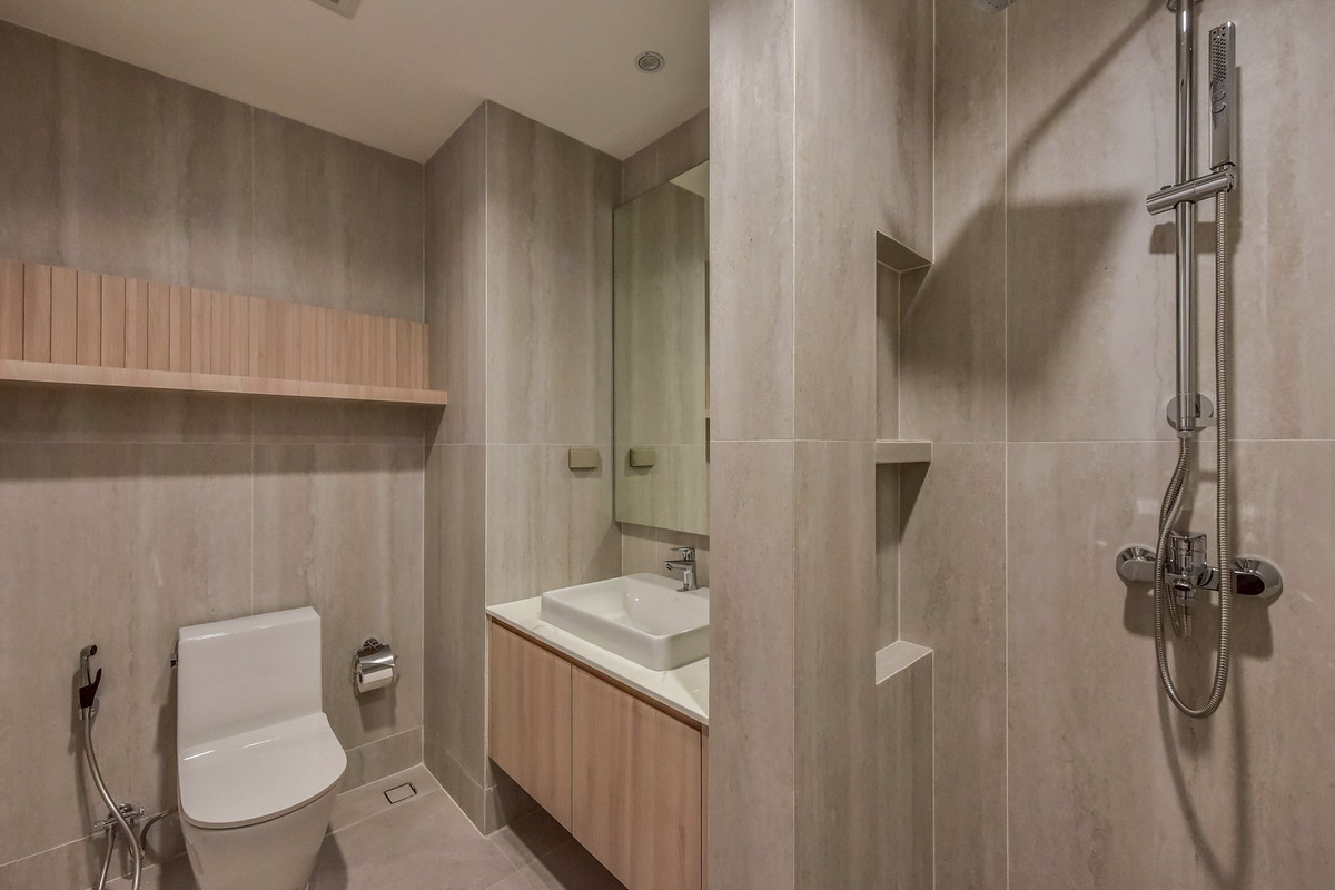 CondoRatchathewi,Phayathai : Villa Rachatewi【𝐒𝐄𝐋𝐋 & 𝐑𝐄𝐍𝐓】🔥A bright, elegant, and classic-toned room that creates a sophisticated and inviting atmosphere.🔥 Contact Line ID: @hacondo