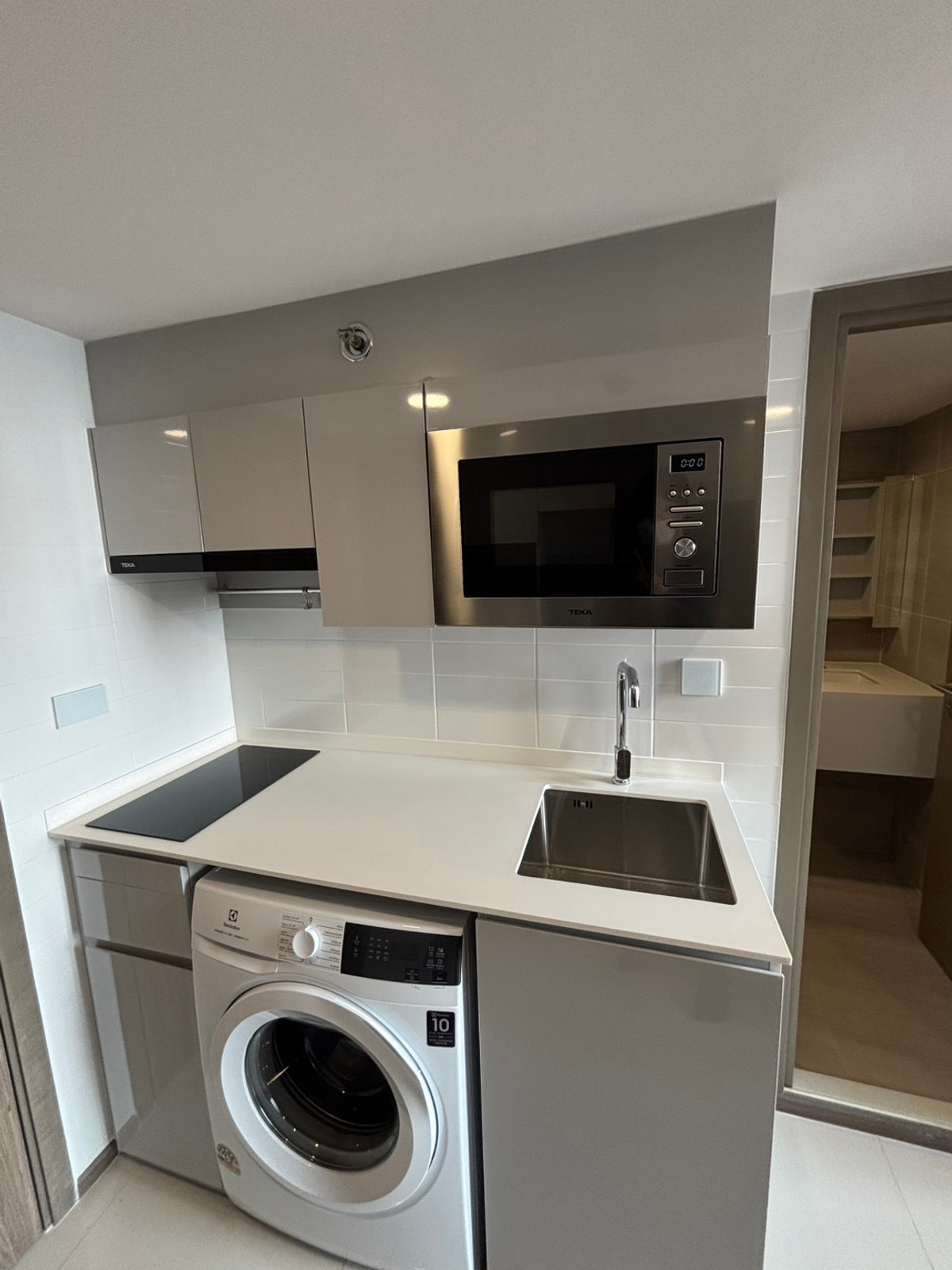 For RentCondoOnnut, Udomsuk : For rent: KnightsBridge Space Sukhumvit-Rama 4 | Ceiling height 4.2 m. | Beautiful room, fully furnished | Near MRT Convention Center