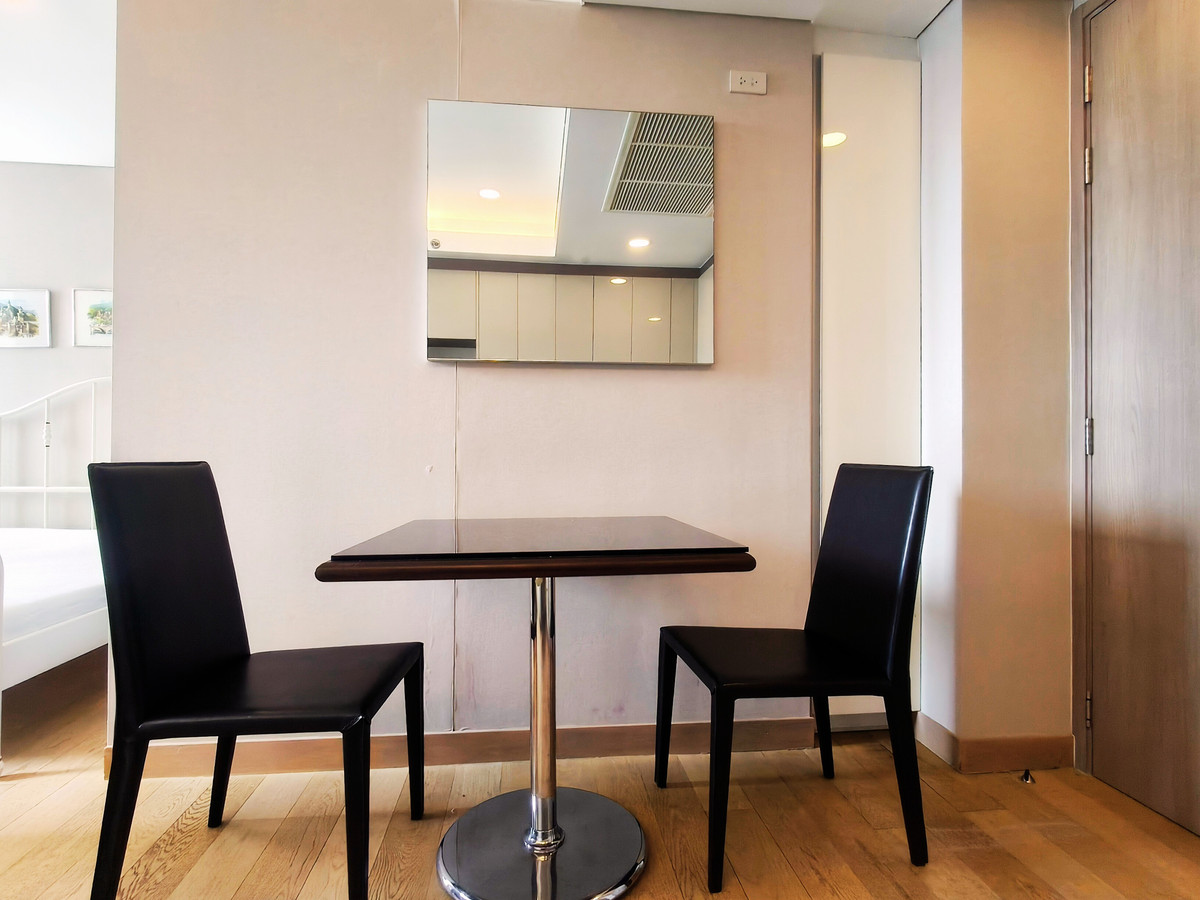 ให้เช่าคอนโดคลองเตย กล้วยน้ำไท : 🔥 [FOR RENT] ใช้ชีวิตติด MRT และสวนป่าใจกลางเมือง! Siamese Exclusive Queens 🌳🏙️