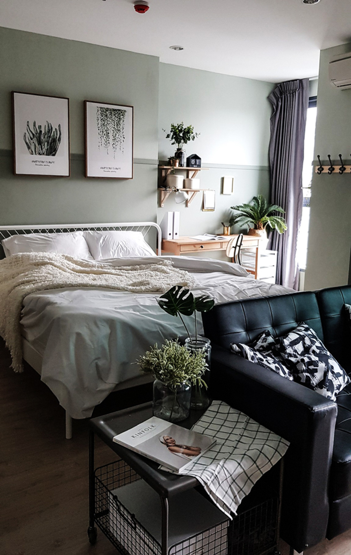 For RentCondoSiam Paragon ,Chulalongkorn,Samyan : Ideo Q Chula Samyan【𝐑𝐄𝐍𝐓】🔥A minimalist-style room with a clean, sharp design and perfectly placed built-in furniture, creating a tidy and comfortable atmosphere.🔥 Contact Line ID: @hacondo