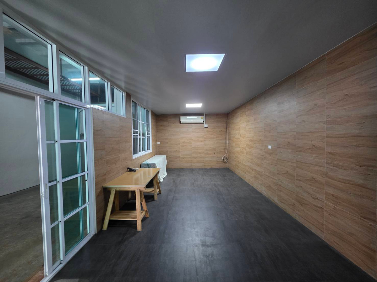 For RentShop HouseRama3 (Riverside),Satupadit : Commercial building for rent near Int-Intersect Rama 3, just 3 minutes.