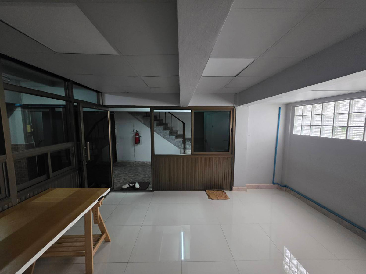 For RentShop HouseRama3 (Riverside),Satupadit : Commercial building for rent near Int-Intersect Rama 3, just 3 minutes.