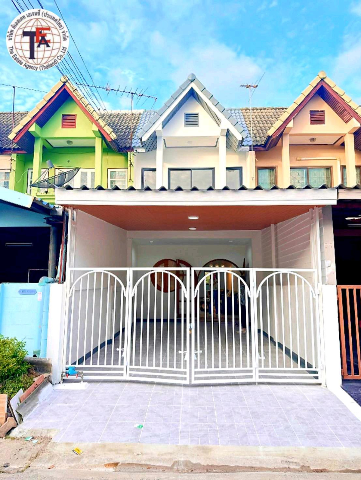 ขายทาวน์โฮมลาดกระบัง สุวรรณภูมิ : ขายทาวน์เฮ้าส์ 2 ชั้นหมู่บ้านวนารมย์ฉลองกรุง 24 ลาดกระบังนิคมอุตสาหกรรมลาดกระบัง ฉลองกรุง เชื่อมสัมพันธ์ ม.เทคโนโลยีเจ้าคุณทหารลาดกระบัง สนามบินสุวรรณภูมิ มอเตอร์เวย์