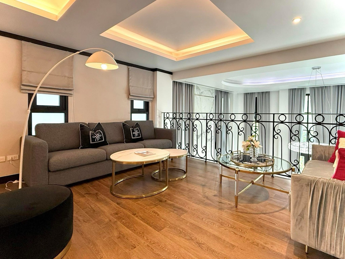 For RentHouseSukhumvit, Asoke, Thonglor : 🏡 Luxury 3-Storey House for Rent – Maison Blanche ✨ Only 7 minutes’ walk to BTS Ekkamai | Near expressway | Prime city location Perfect for residential living or adaptable as a home office