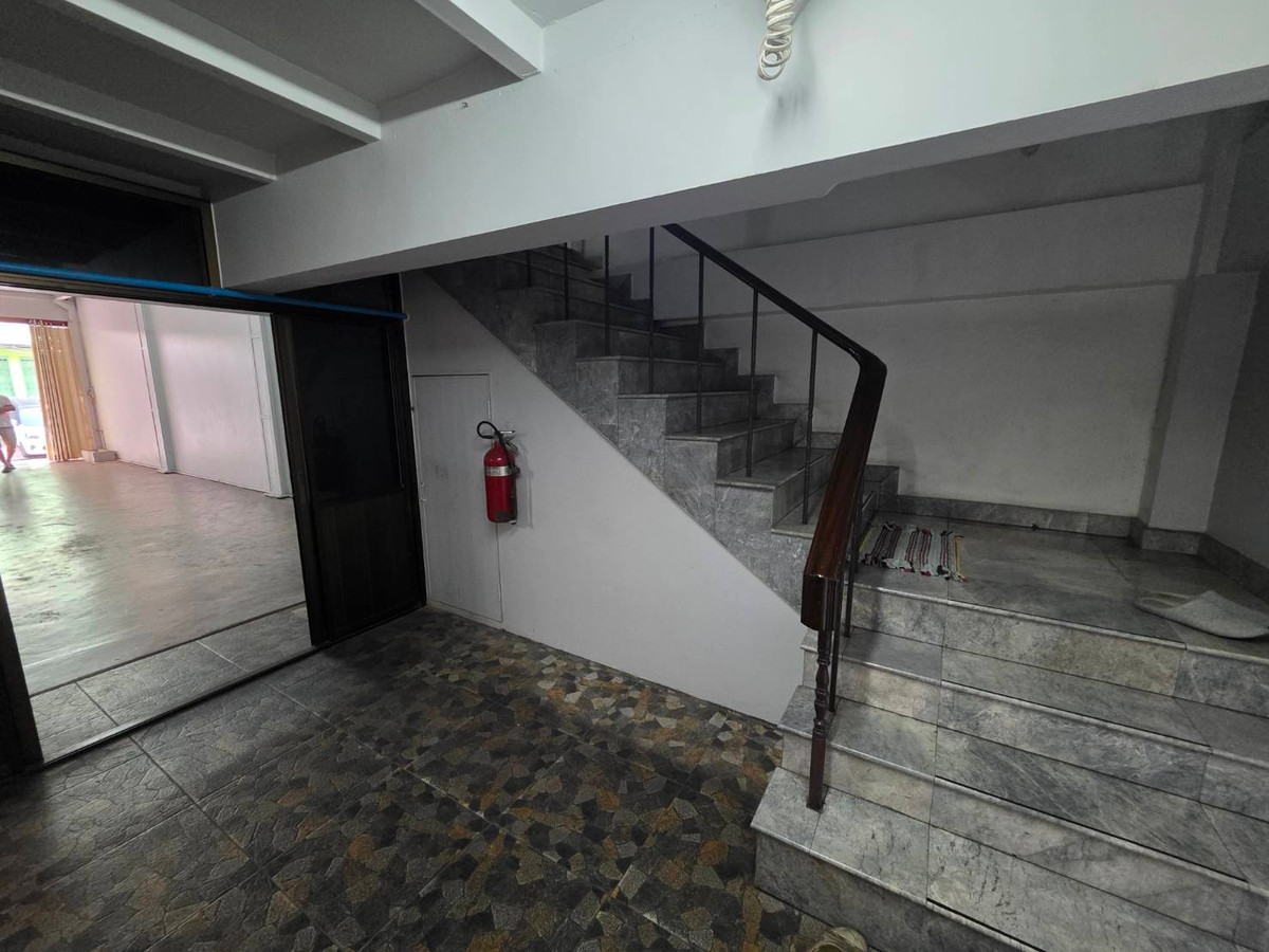 For RentShop HouseRama3 (Riverside),Satupadit : Commercial building for rent near Int-Intersect Rama 3, just 3 minutes.