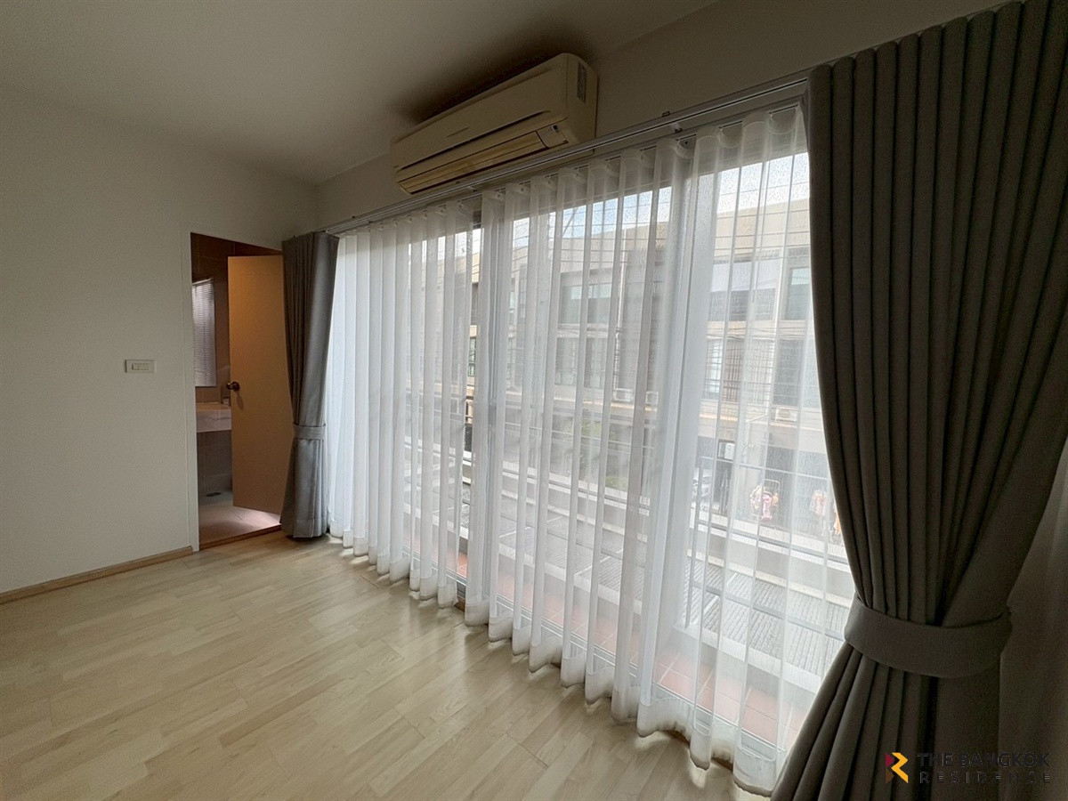 For RentTownhomePattanakan, Srinakarin :   Noble Cube 💎 Luxury 3-Story Townhome, Newly Renovated, Move-in Ready 🏡 Near ARL Ramkhamhaeng 
