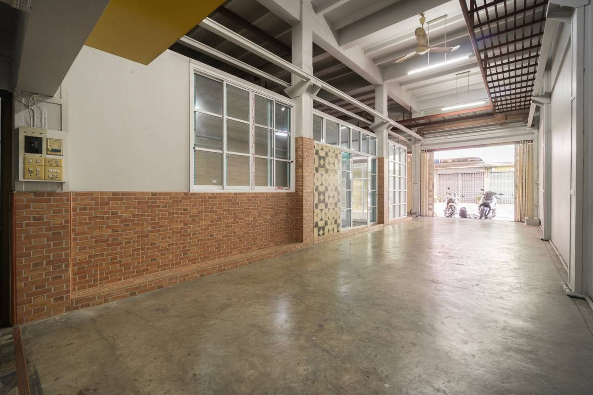 For RentShop HouseRama3 (Riverside),Satupadit : Commercial building for rent near Int-Intersect Rama 3, just 3 minutes.