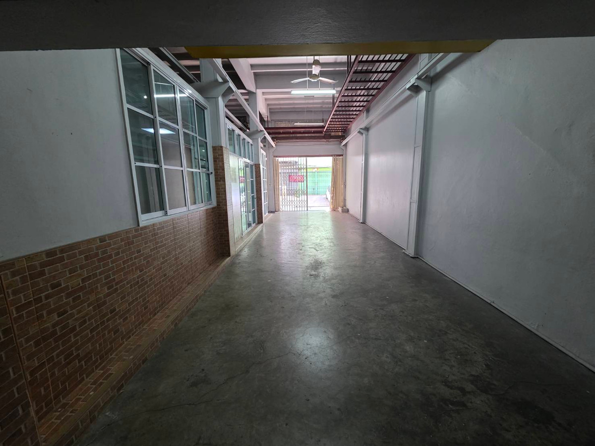 For RentShop HouseRama3 (Riverside),Satupadit : Commercial building for rent near Int-Intersect Rama 3, just 3 minutes.