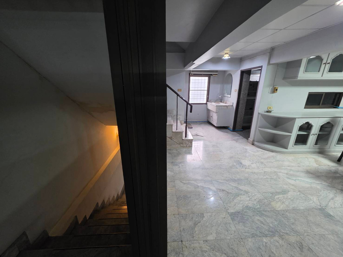 For RentShop HouseRama3 (Riverside),Satupadit : Commercial building for rent near Int-Intersect Rama 3, just 3 minutes.