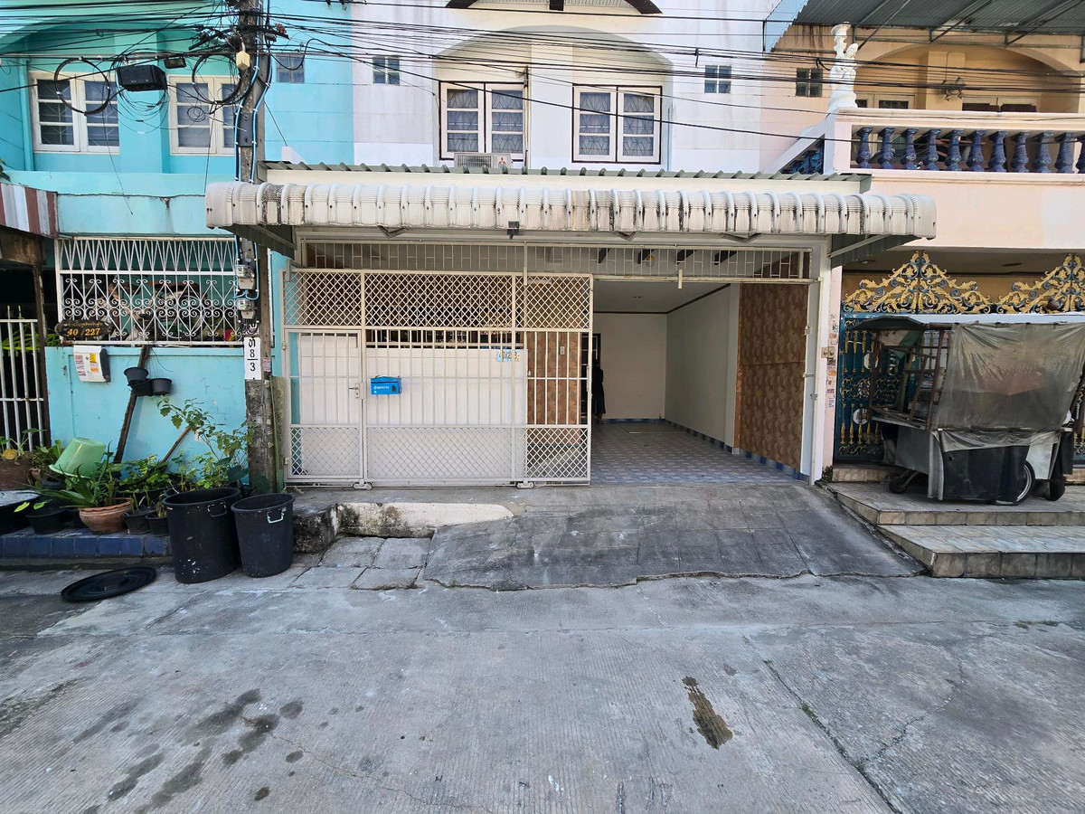 ให้เช่าทาวน์โฮมบางแค เพชรเกษม : 🏡 ให้เช่า ทาวน์โฮม 3 ชั้น พื้นที่ใช้สอยเยอะมาก ทำเลดีเดินทางสะดวกหมู่บ้านอยู่ติดถนนเลียบคลองทวีวัฒนา ถ.เพชรเกษม