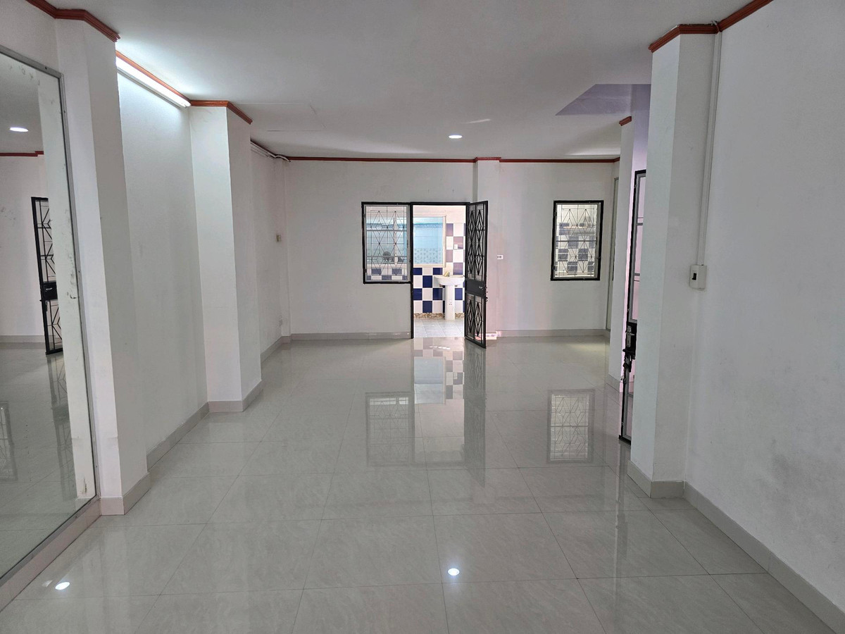 ให้เช่าทาวน์โฮมบางแค เพชรเกษม : 🏡 ให้เช่า ทาวน์โฮม 3 ชั้น พื้นที่ใช้สอยเยอะมาก ทำเลดีเดินทางสะดวกหมู่บ้านอยู่ติดถนนเลียบคลองทวีวัฒนา ถ.เพชรเกษม