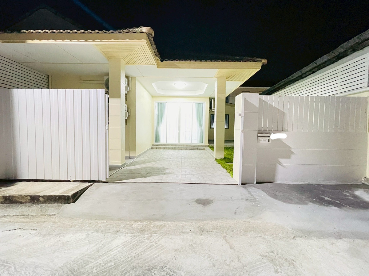 For SaleTownhomePattaya, Bangsaen, Chonburi : Wanthip 2 Khao Talo Townhouse / 4 Bedrooms (FOR SALE) BEWN018