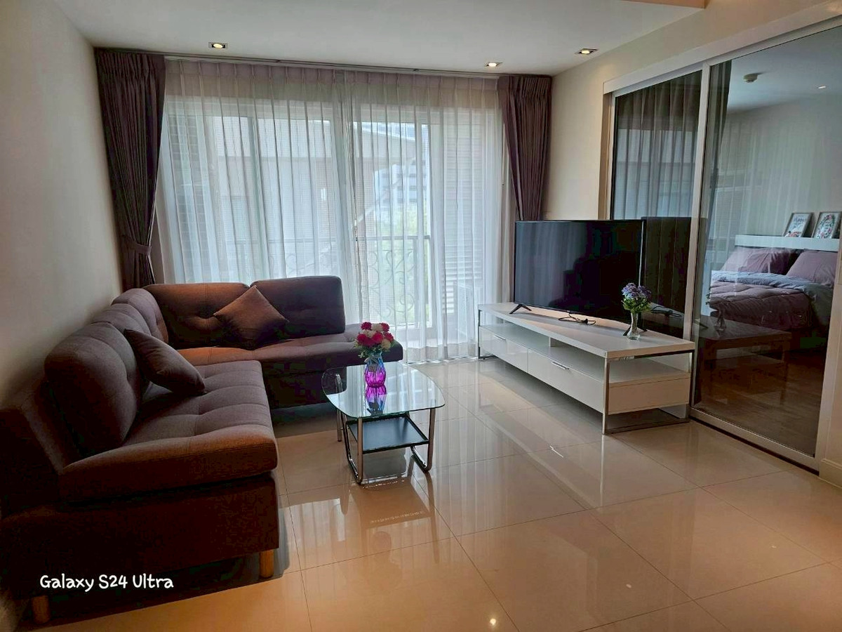 For RentCondoSukhumvit, Asoke, Thonglor : 🐾 Rare pet-friendly condo in Ekkamai! 🐾 Le Nice Ekamai Only 58,000 THB/month 💎 Spacious 3 Bedrooms, 3 Bathrooms 🛏️🚿 Fully furnished and ready to move in 🛋️