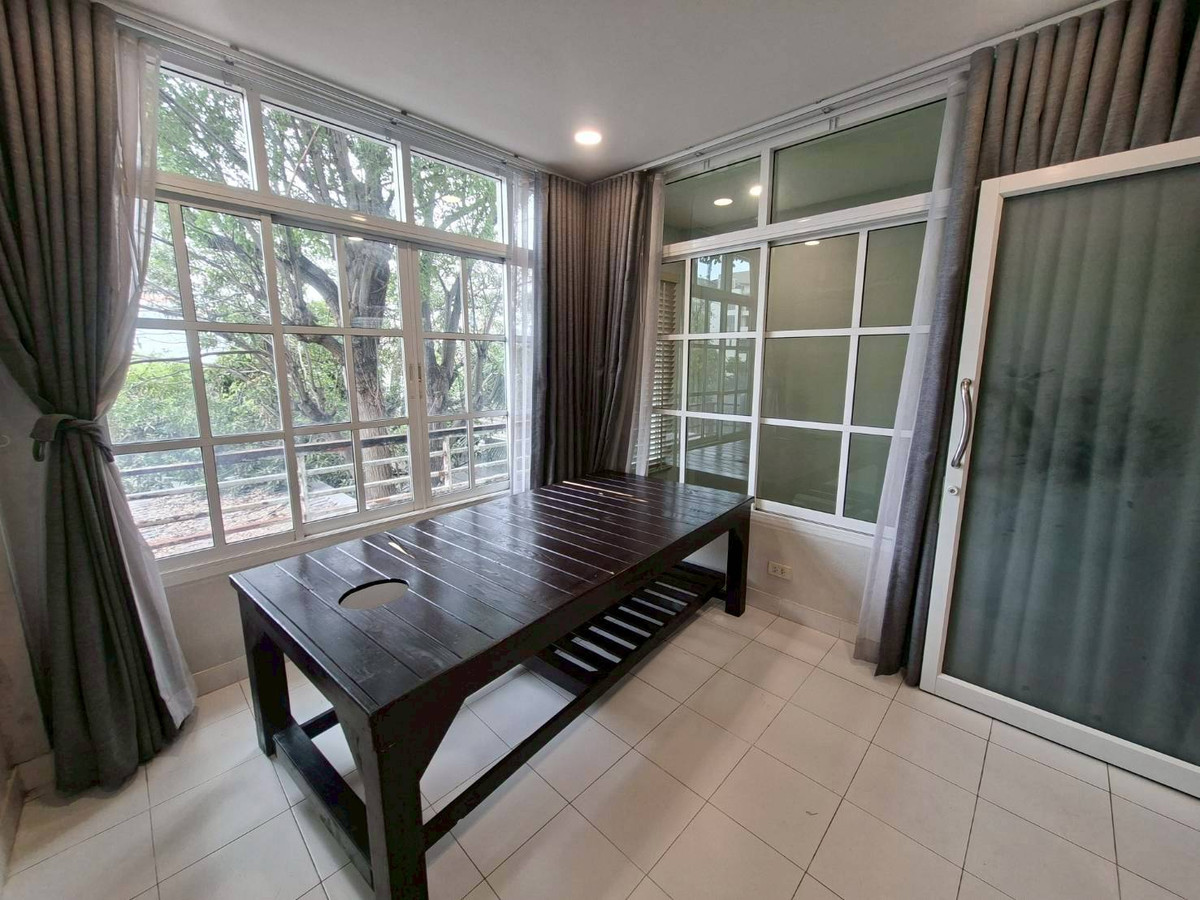 อาคารพาณิชย์สุขุมวิท อโศก ทองหล่อ : ขาย/ให้เช่าอาคารพาณิชย์ 5.5 ชั้น พร้อมผู้เช่า ใกล้ BTS เอกมัย เดินทางสะดวก (N.1668)