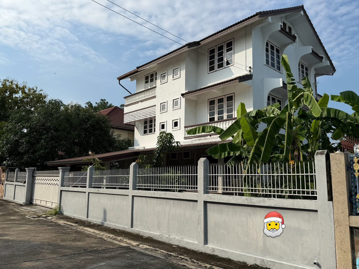 For RentHouseVipawadee, Don Mueang, Lak Si : ✨ 3-story detached house for rent, Don Mueang location, Soi Thet Rachan 1, 4 bedrooms, 3 bathrooms, large area 125 sq m, near the airport, many entrances and exits. Very convenient to travel🍃 💰 Rent only 26,000 baht/month