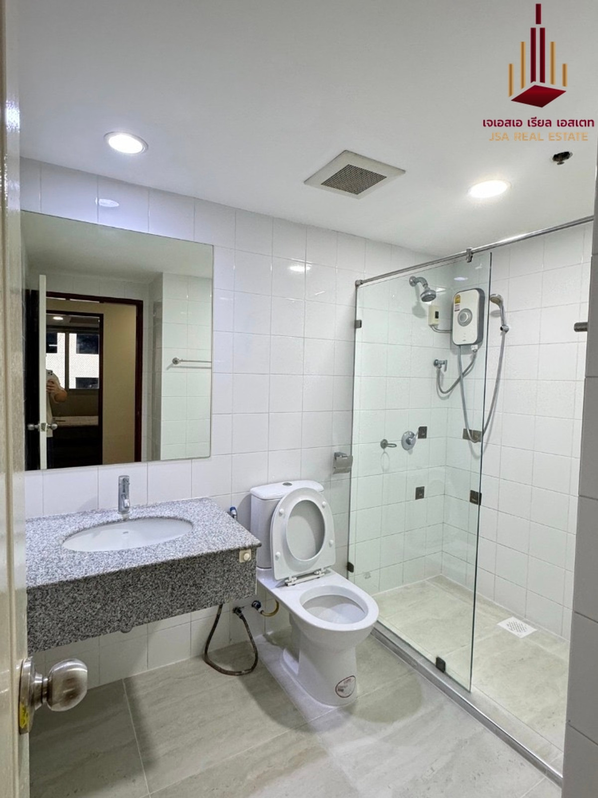 For SaleCondoWongwianyai, Charoennakor : ✨ For Sale: The Master Sathorn Executive Condo ✨ 💰 Only 8,450,000 THB