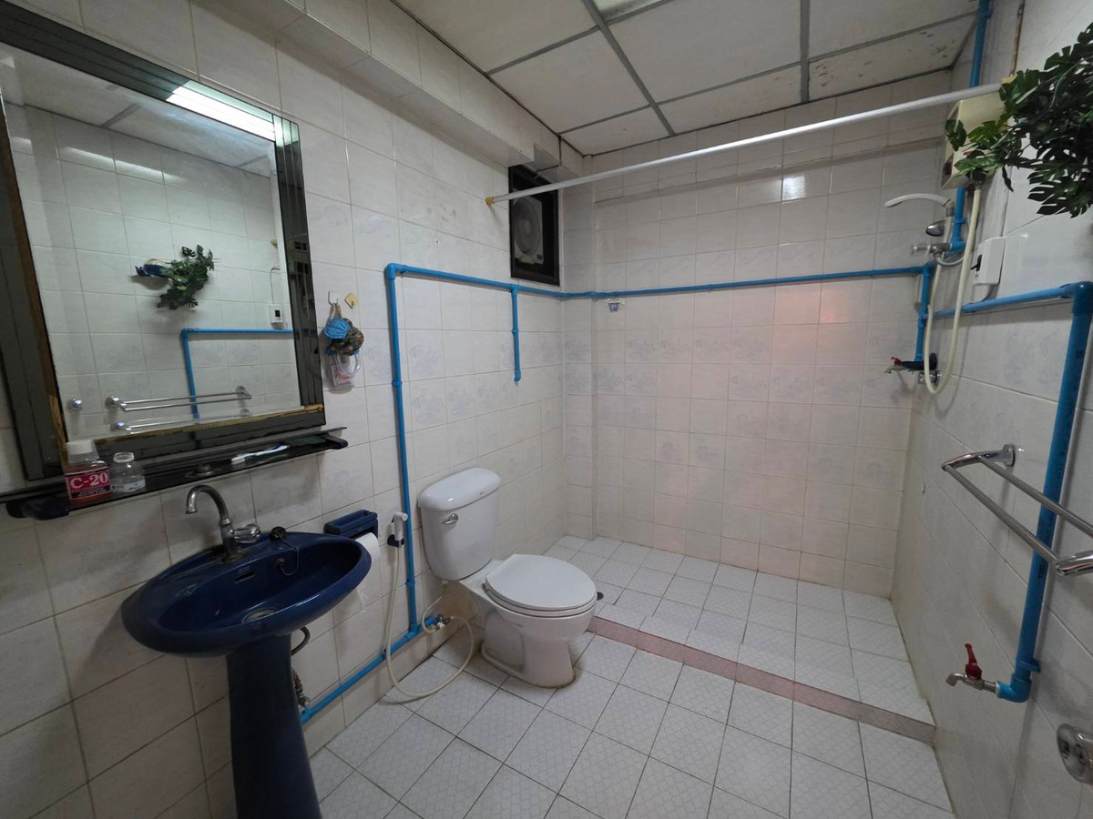 For RentShop HouseRama3 (Riverside),Satupadit : Commercial building for rent near Int-Intersect Rama 3, just 3 minutes.